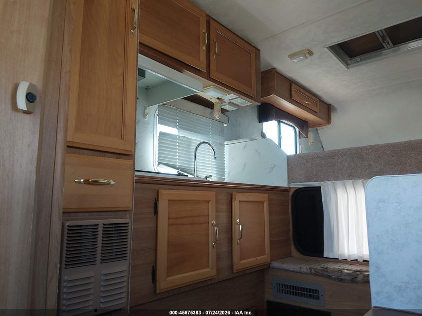 2000 LANCE 825 EC auction photo 6