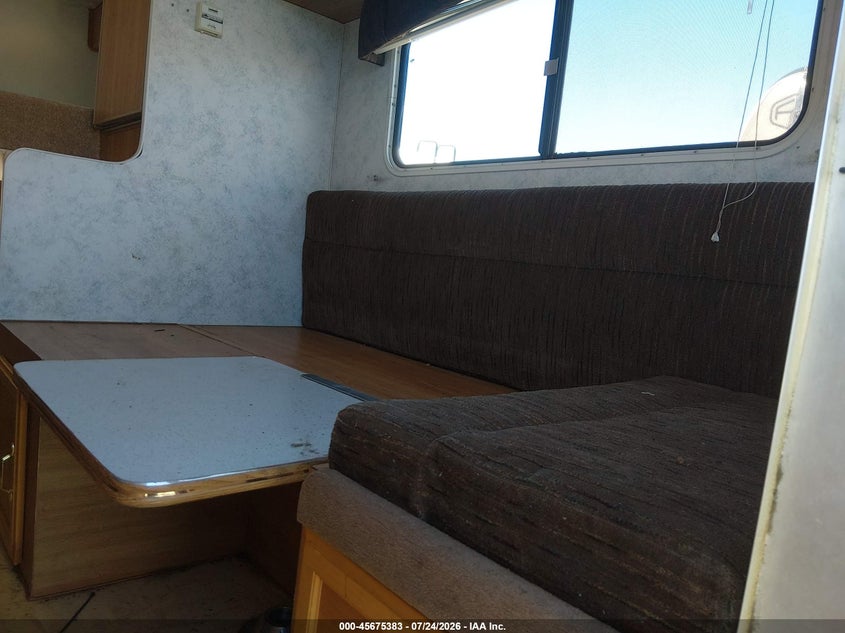 2000 LANCE 825 EC auction photo 7