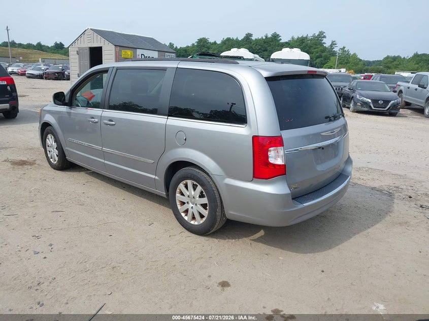 2016 CHRYSLER TOWN & COUNTRY auction photo 3