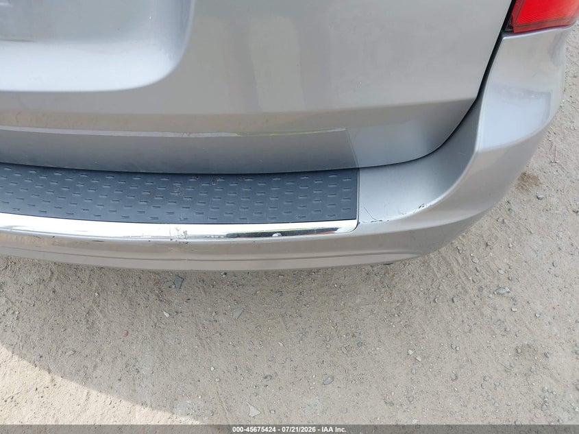 2016 CHRYSLER TOWN & COUNTRY auction photo 6