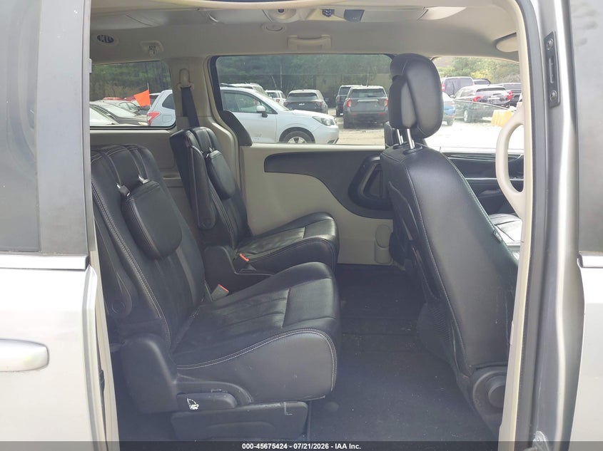 2016 CHRYSLER TOWN & COUNTRY auction photo 8