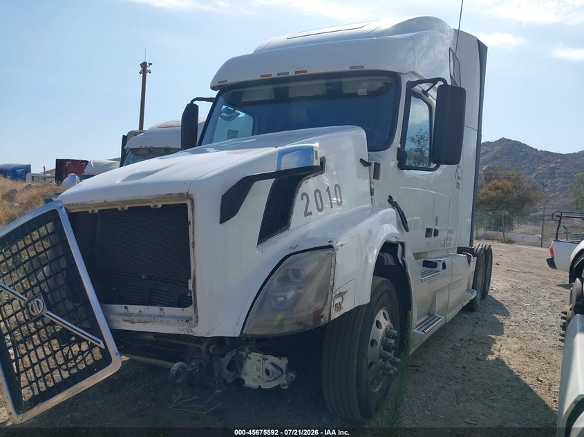 2015 VOLVO VN auction photo 2