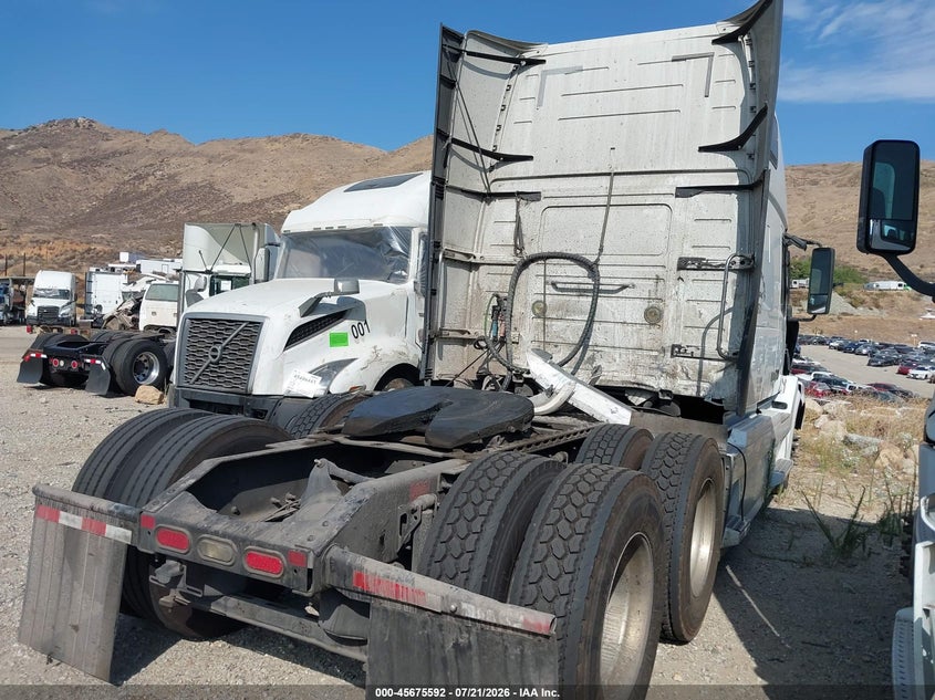 2015 VOLVO VN auction photo 4