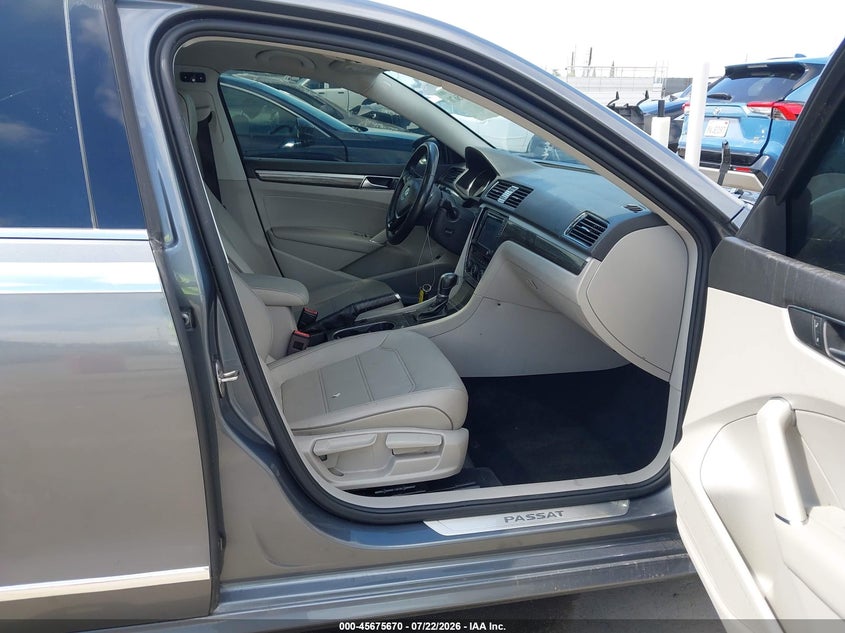 2018 VOLKSWAGEN PASSAT auction photo 5