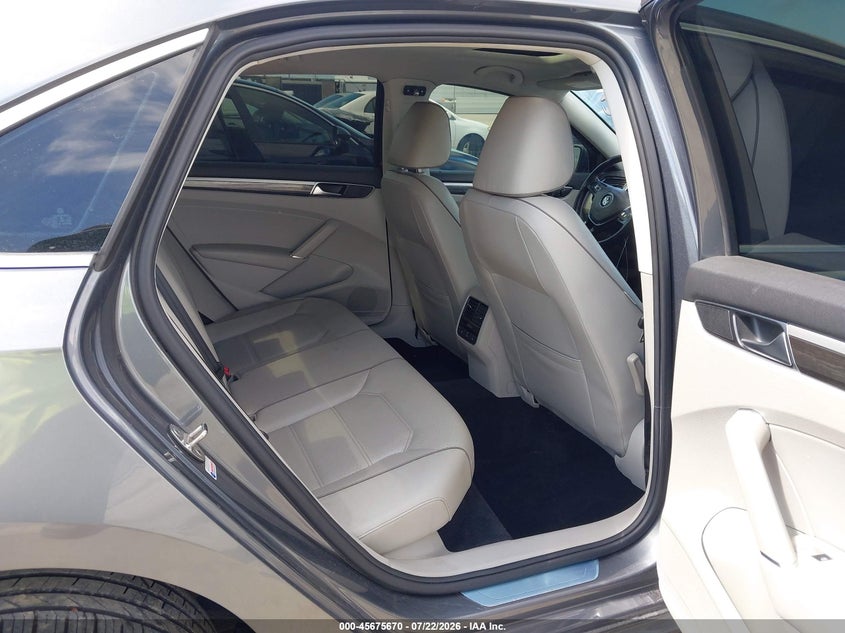2018 VOLKSWAGEN PASSAT auction photo 8