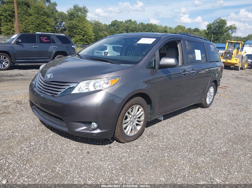 2015 Toyota Sienna, Удар сзади, IAAI, VIN 5TDYK3DC3FS638932 — фото 2
