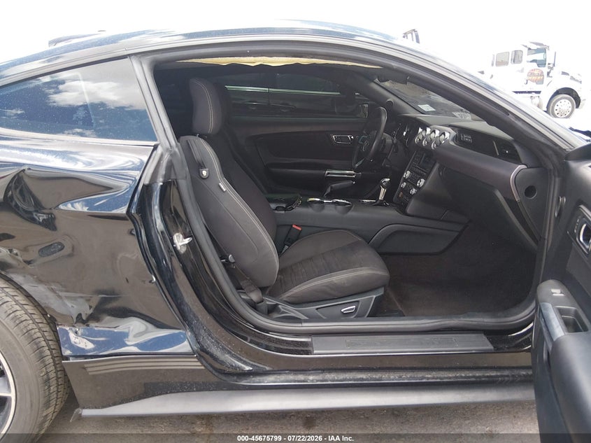 FORD MUSTANG - zdjęcie 5