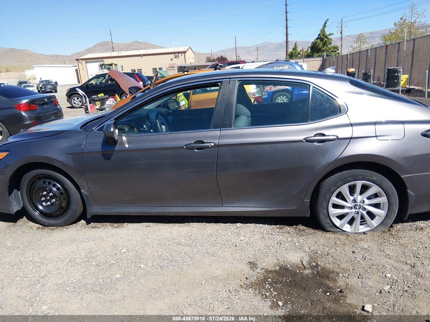 TOYOTA CAMRY - zdjęcie 14
