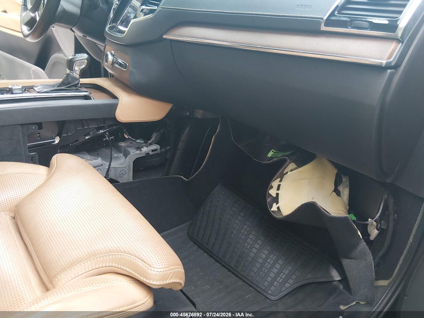 2017 VOLVO XC90 auction photo 6