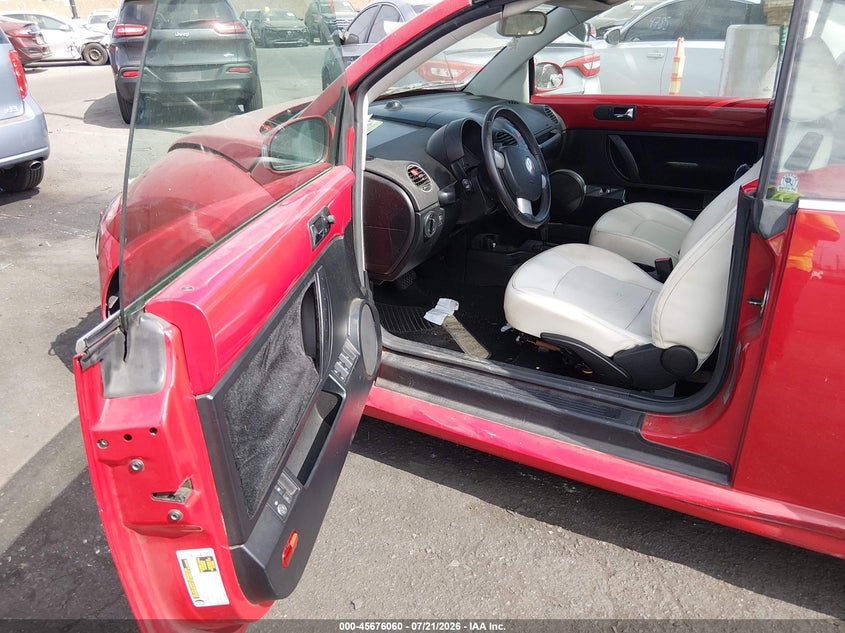2010 Volkswagen New Beetle 2.5L VIN: 3VWRG3AL0AM004381 Lot: 45676060