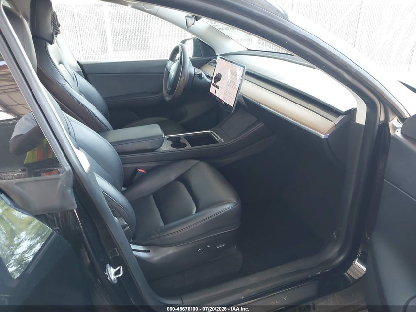 2021 Tesla Model Y Long Range Dual Motor All-Wheel Drive VIN: 5YJYGAEE0MF112605 Lot: 45676100