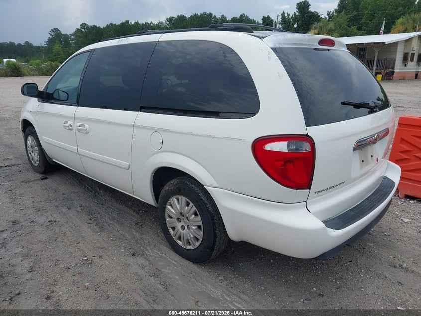 2005 CHRYSLER TOWN & COUNTRY auction photo 3