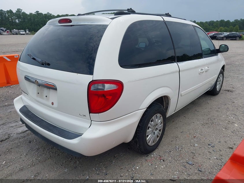 2005 CHRYSLER TOWN & COUNTRY auction photo 4