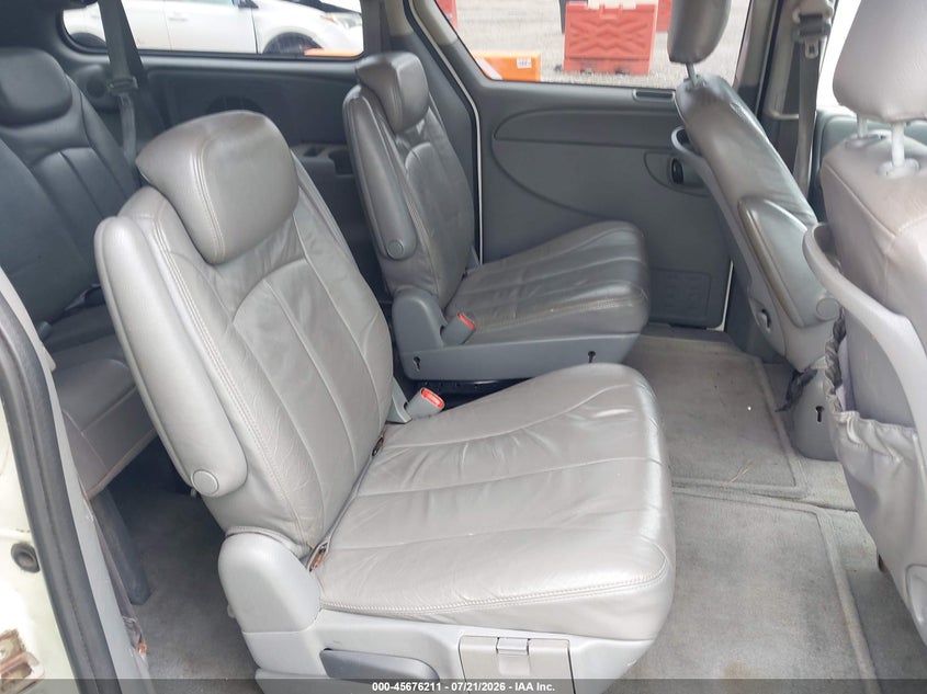 2005 CHRYSLER TOWN & COUNTRY auction photo 8