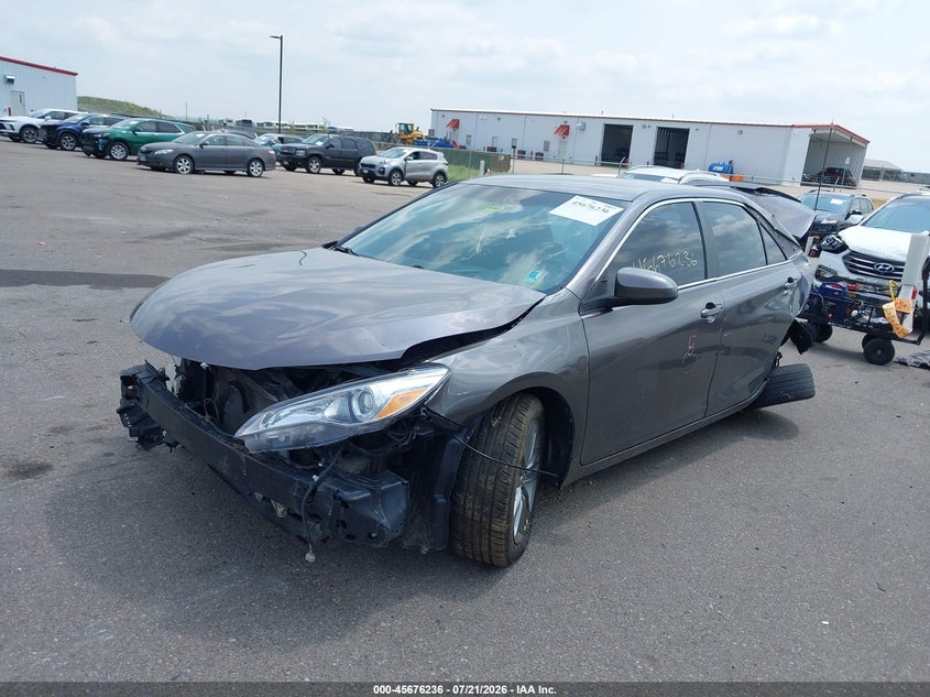 2017 Toyota Camry, Перед і зад, IAAI, VIN 4T1BF1FK6HU350934 — фото 2