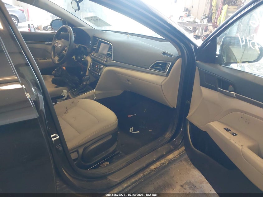 2018 HYUNDAI ELANTRA auction photo 5