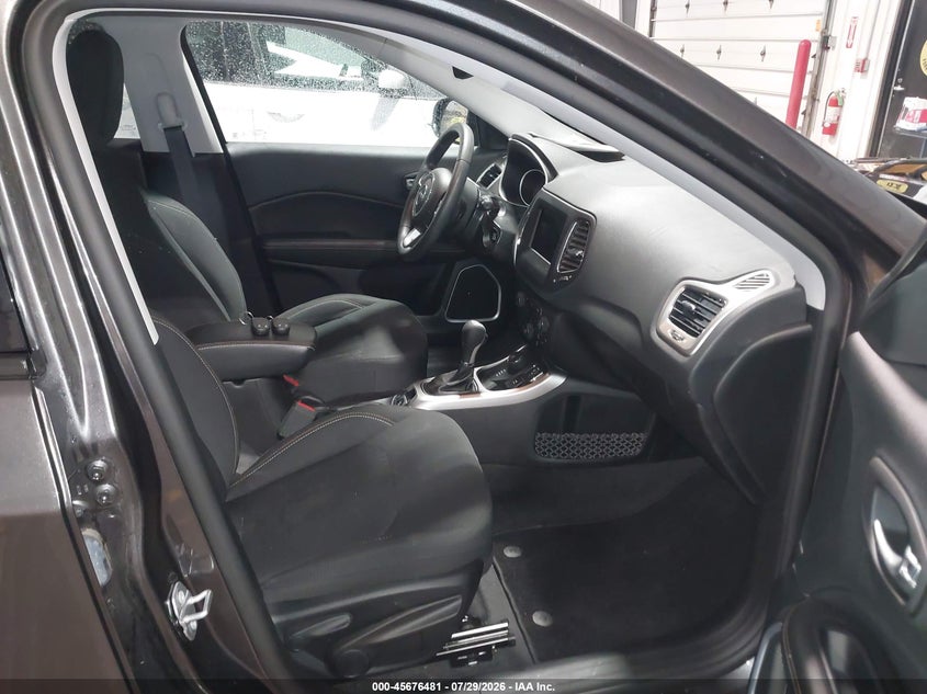 2019 JEEP COMPASS auction photo 5