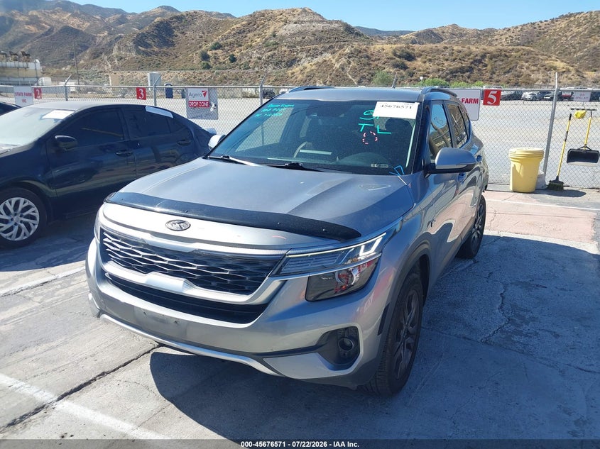 2021 Kia Seltos, Rear, IAAI, VIN KNDEUCAA1M7080330 — photo 2