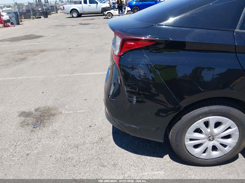 TOYOTA PRIUS - zdjęcie 18