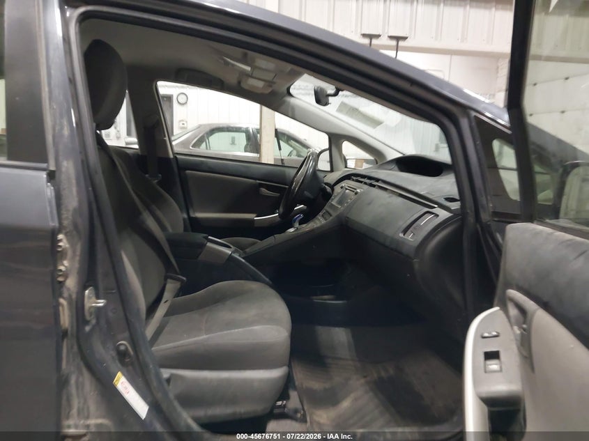 2013 TOYOTA PRIUS auction photo 5