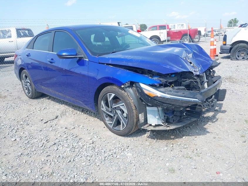 2024 HYUNDAI ELANTRA auction photo 1