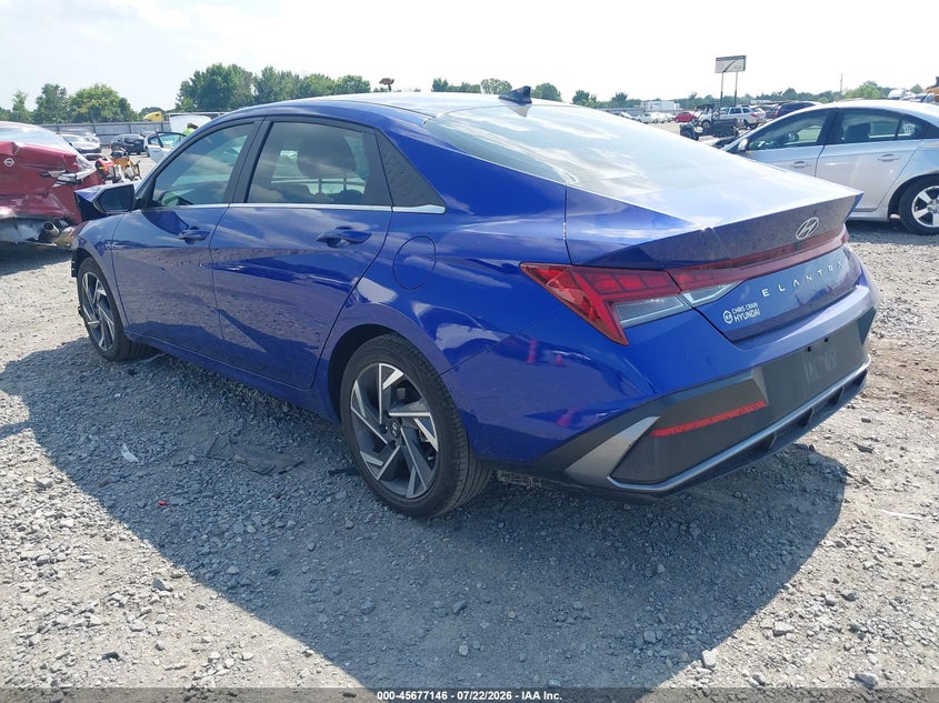 2024 HYUNDAI ELANTRA auction photo 3