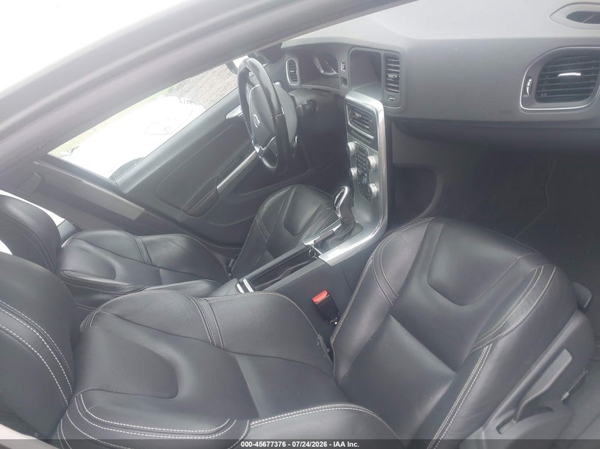 2017 VOLVO S60 auction photo 5