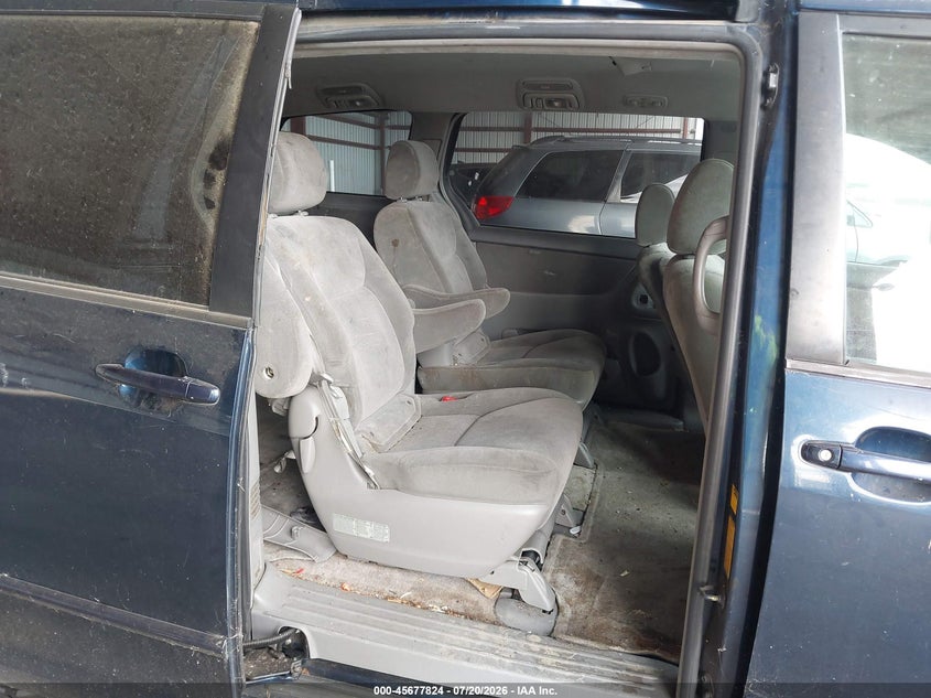 2005 TOYOTA SIENNA auction photo 8