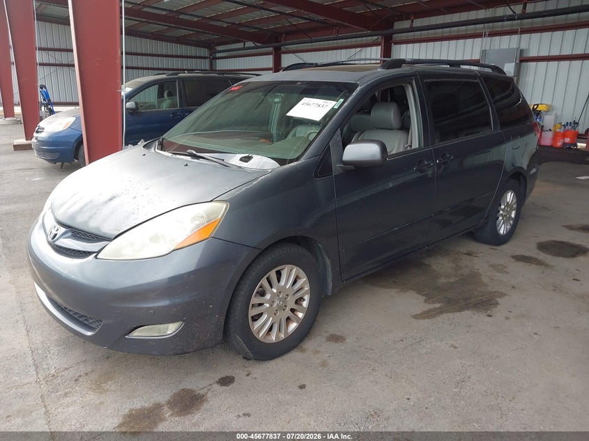 2010 TOYOTA SIENNA auction photo 2