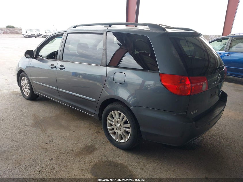2010 TOYOTA SIENNA auction photo 3