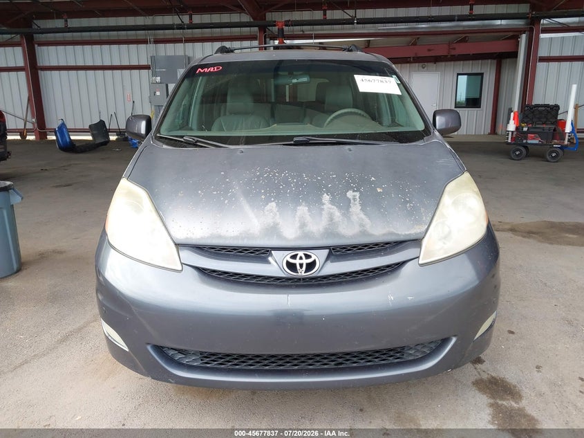 2010 TOYOTA SIENNA auction photo 6