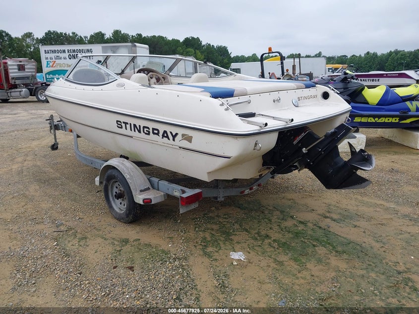 1998 STINGRAY BOAT auction photo 3