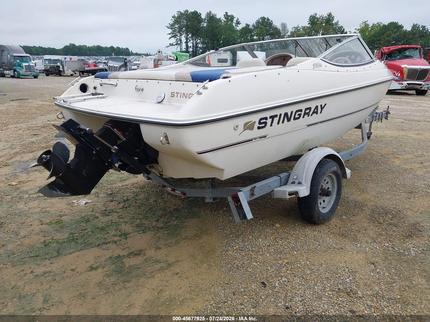 1998 STINGRAY BOAT auction photo 4