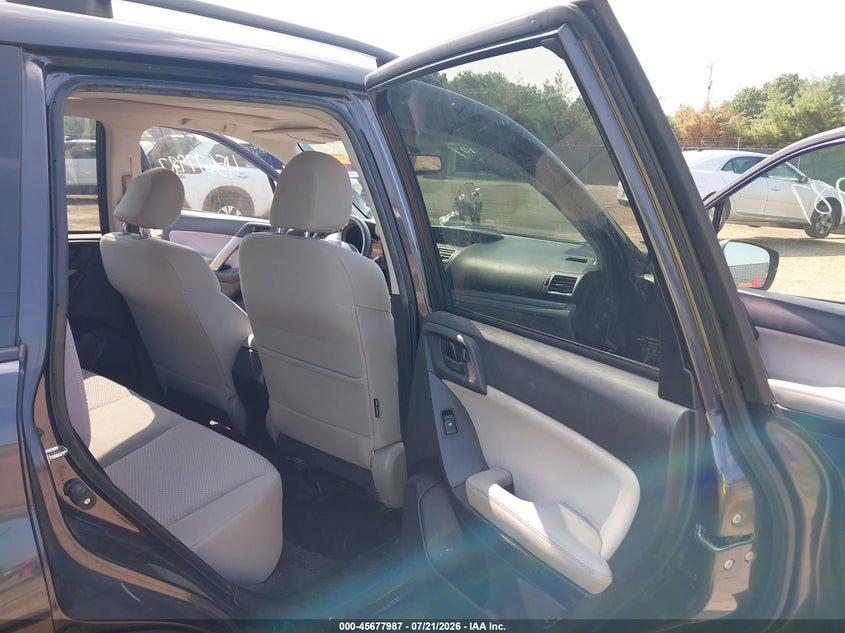 2016 SUBARU FORESTER auction photo 8
