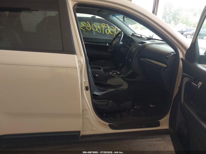 2011 KIA SORENTO auction photo 5