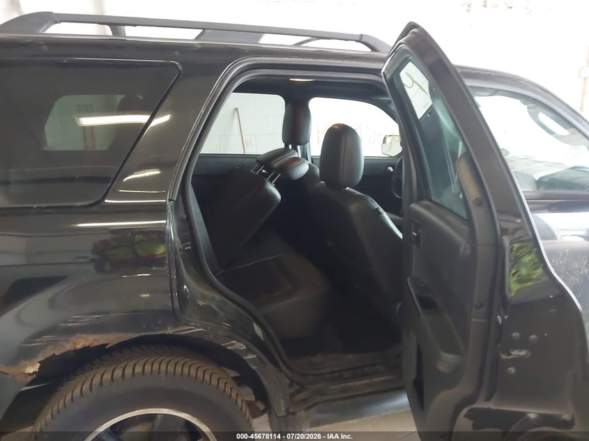 2011 FORD ESCAPE auction photo 8