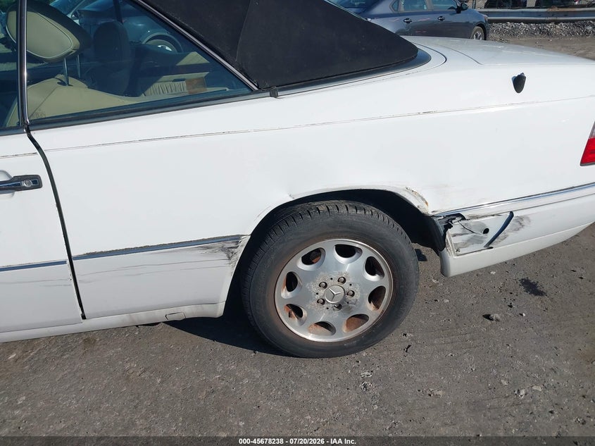 1995 Mercedes-Benz E 320 VIN: WDBEA66EXSC268305 Lot: 45678238