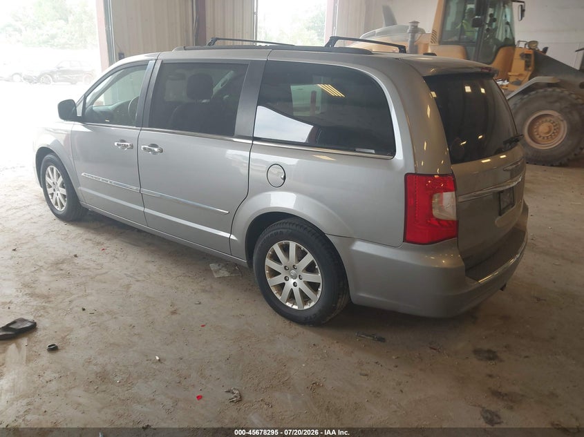 2015 CHRYSLER TOWN & COUNTRY auction photo 3