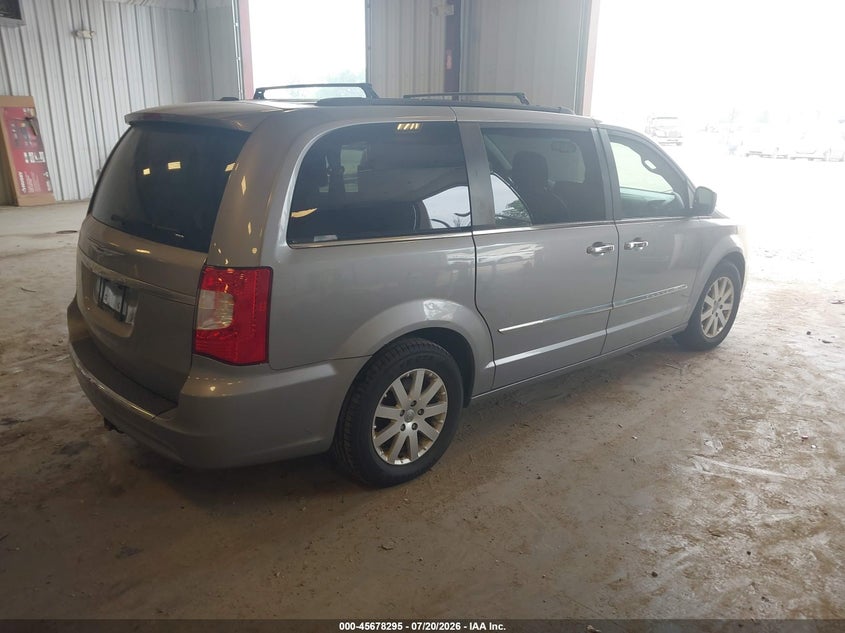 2015 CHRYSLER TOWN & COUNTRY auction photo 4