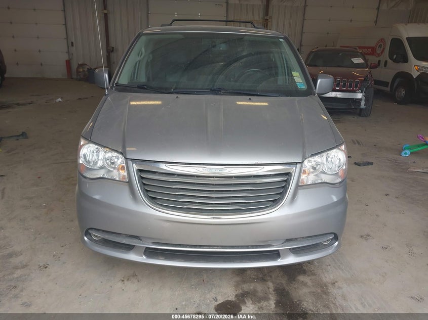 2015 CHRYSLER TOWN & COUNTRY auction photo 6