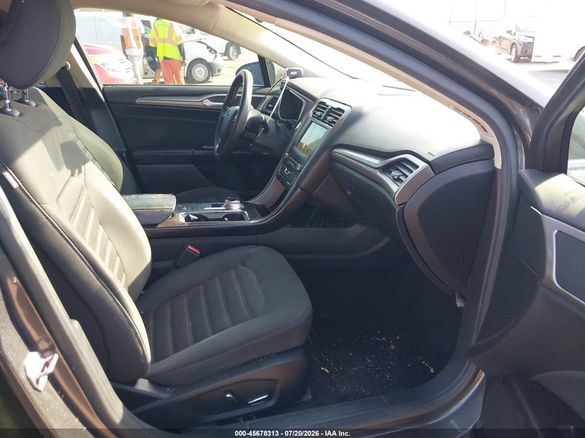 2017 FORD FUSION auction photo 5