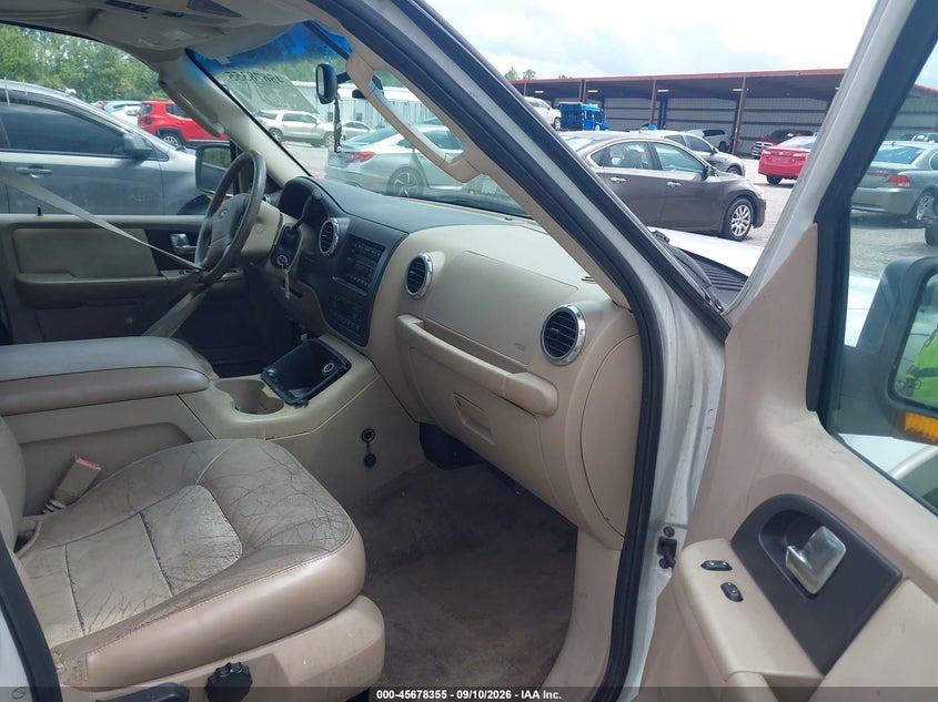 2004 FORD EXPEDITION auction photo 5