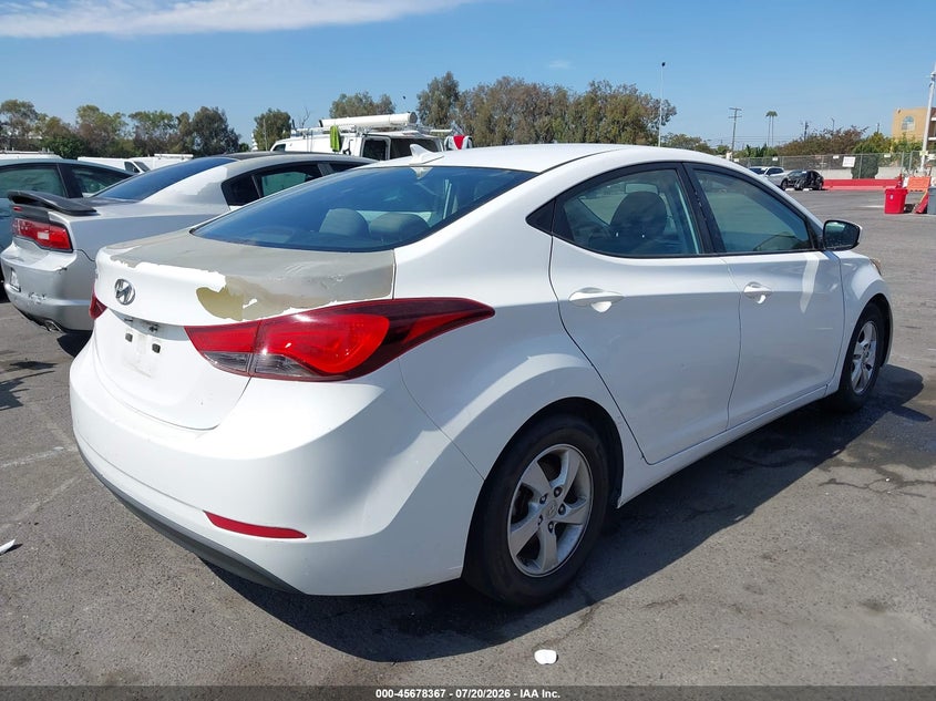 2015 HYUNDAI ELANTRA auction photo 4
