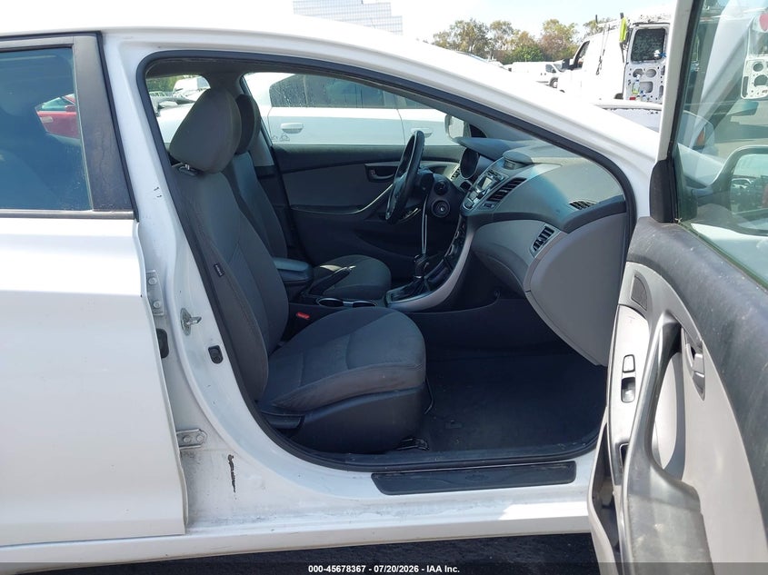 2015 HYUNDAI ELANTRA auction photo 5
