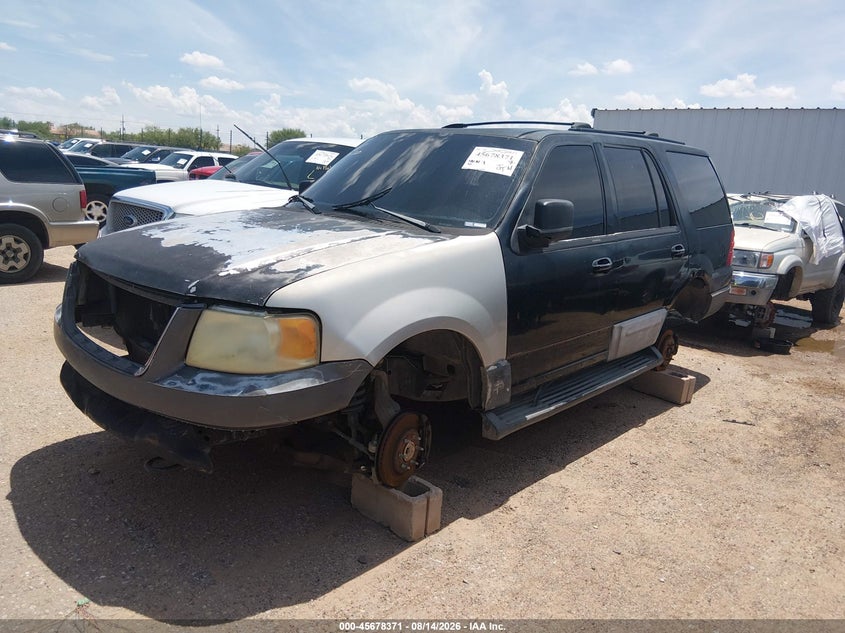 2004 Ford Expedition, Normal Wear & Tear, IAAI, VIN 1FMPU16W04LA80582 — photo 2