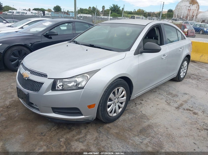 2011 CHEVROLET CRUZE auction photo 2