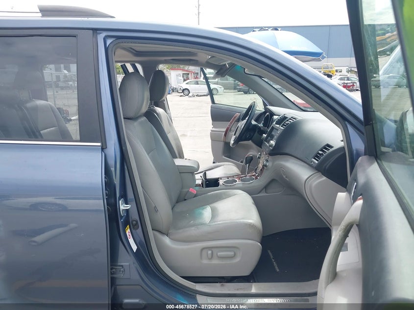 2011 Toyota Highlander Hybrid Limited V6 VIN: JTEDC3EH4B2002345 Lot: 45678527