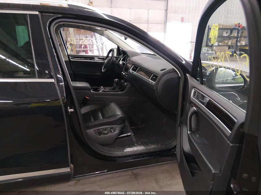 2016 VOLKSWAGEN TOUAREG auction photo 5
