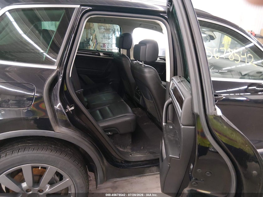 2016 VOLKSWAGEN TOUAREG auction photo 8