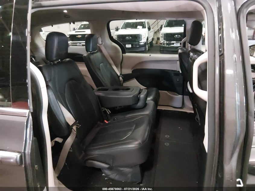 2018 CHRYSLER PACIFICA auction photo 8